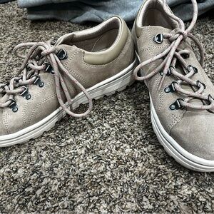 Skechers Women's Beige Sneakers